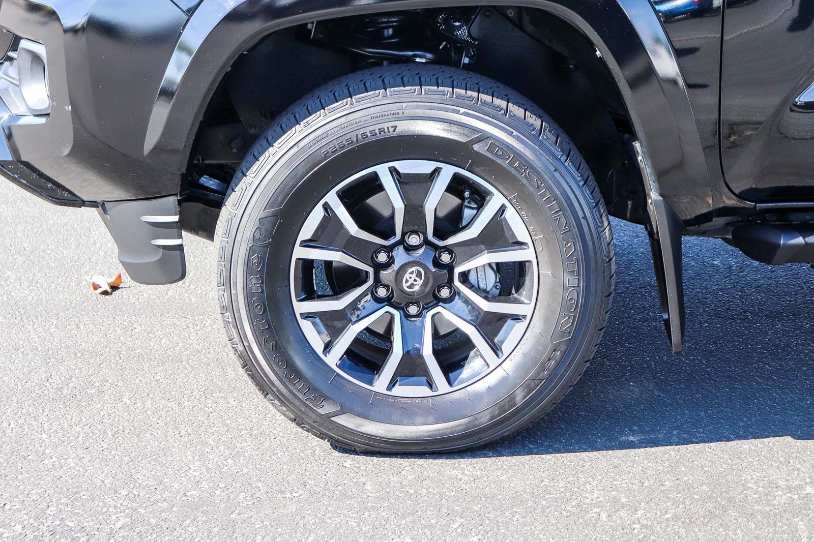 Used 2023 Toyota Tacoma TRD Sport w/ Black Out Package (TMS) AWD/4WD image 9