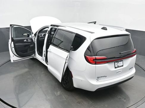 Used 2024 Chrysler Pacifica Limited FWD image 64
