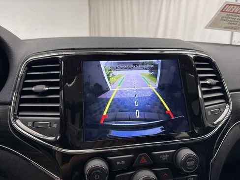 Used 2022 Jeep Grand Cherokee Limited image 29