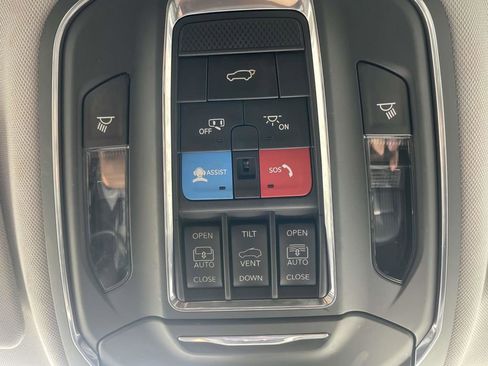 Used 2023 Jeep Grand Cherokee L Limited image 42