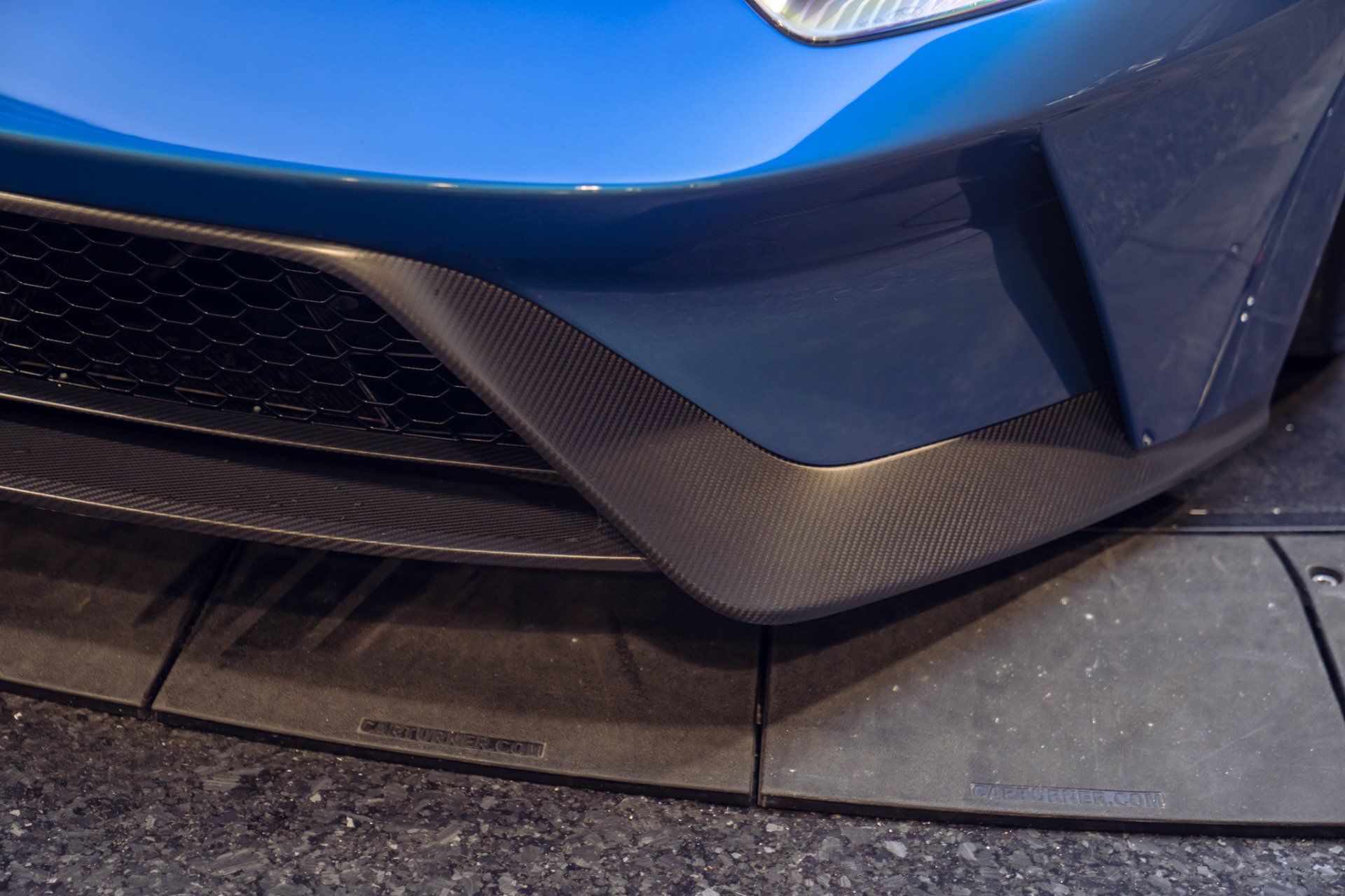 Used 2021 Ford GT RWD image 12