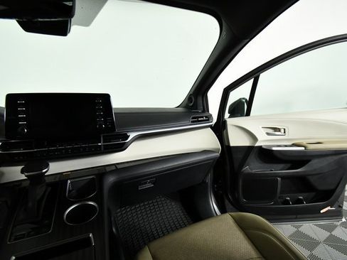 Used 2024 Toyota Sienna Limited image 20