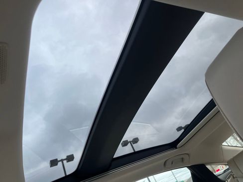 Certified 2025 Toyota Crown Limited image 21