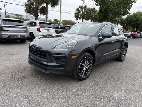 Used 2022 Porsche Macan AWD/4WD image 5