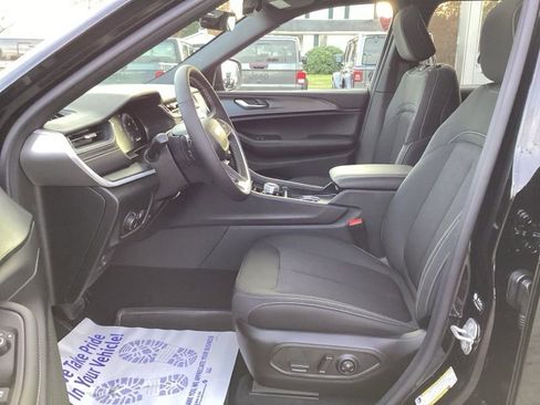 New 2025 Jeep Grand Cherokee Laredo X w/ Luxury Tech Group I image 28