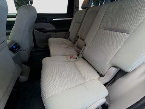 Used 2019 Toyota Highlander LE image 13