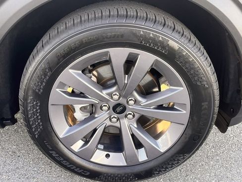 Used 2022 Ford Explorer XLT w/ Equipment Group 202A image 33