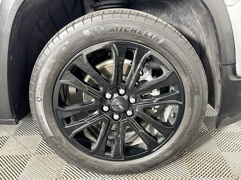 Used 2023 GMC Acadia SLT w/ Elevation Edition FWD image 30