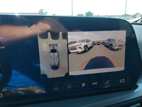 New 2027 Chevrolet Traverse LT w/ Midnight/Sport Edition FWD image 23