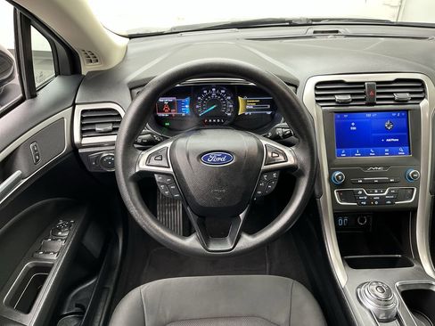 Used 2020 Ford Fusion SE image 13