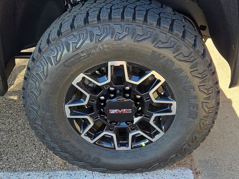 New 2026 GMC Sierra 2500 AT4X w/ LPO, Black Badging Package image 6