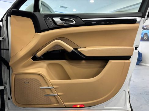 Used 2017 Porsche Cayenne Platinum Edition w/ Premium Package (PJV) image 44