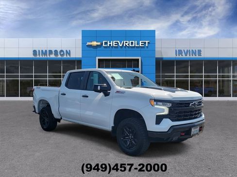 Used 2024 Chevrolet Silverado 1500 LT Trail Boss w/ Convenience Package II AWD/4WD image 2