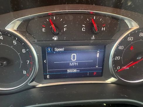 Used 2023 GMC Acadia SLE w/ Driver Convenience Package FWD image 10