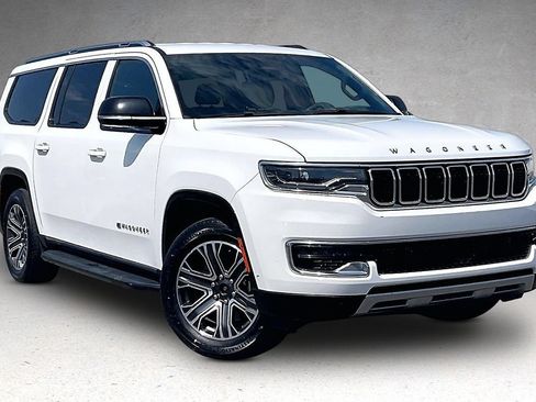 Used 2023 Jeep Wagoneer L Series II AWD/4WD image 2