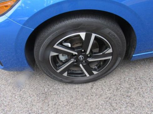 Used 2025 Nissan Sentra SV FWD image 5