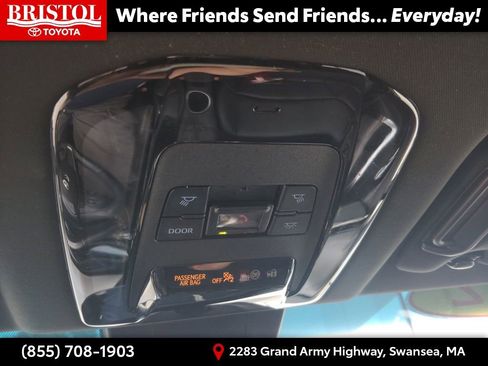 Used 2022 Toyota Venza XLE AWD/4WD image 24