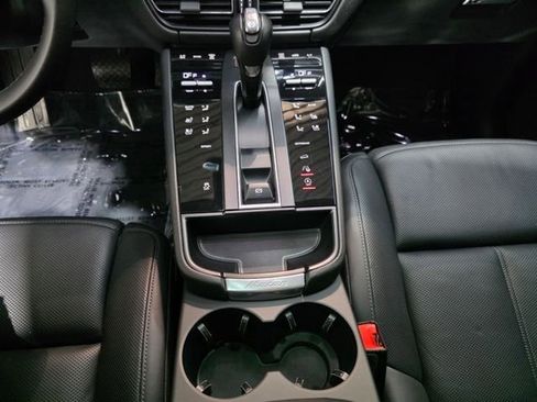 Used 2023 Porsche Macan AWD/4WD image 23