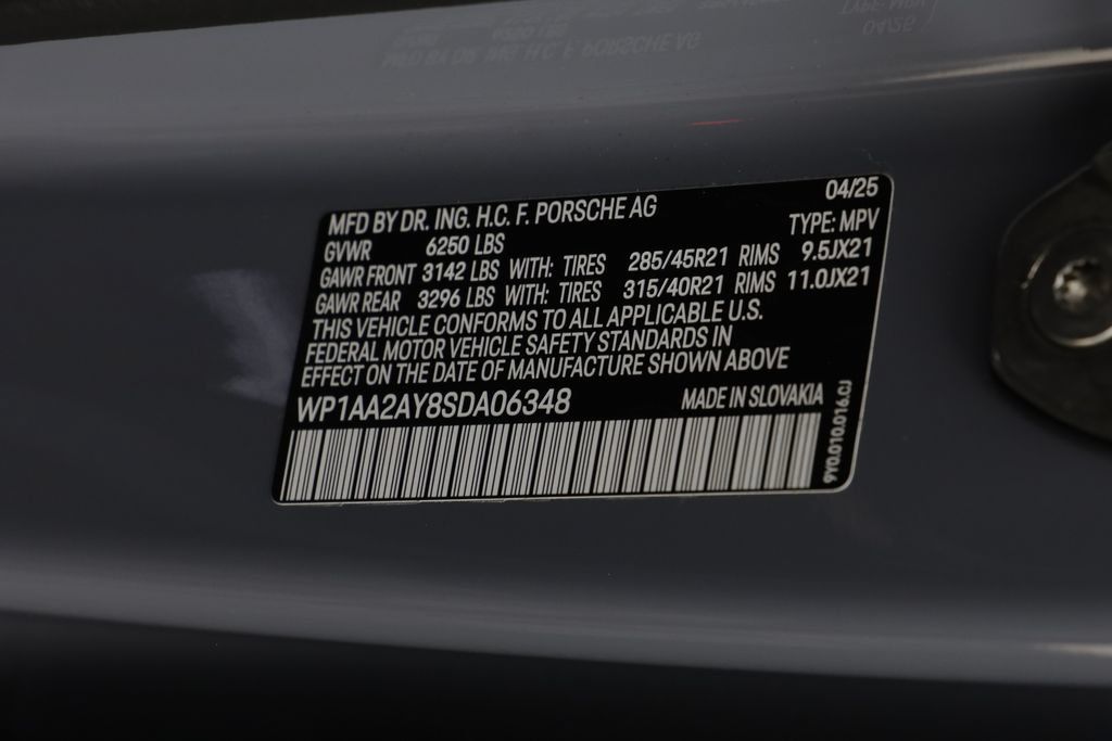 Used 2025 Porsche Cayenne AWD/4WD image 26