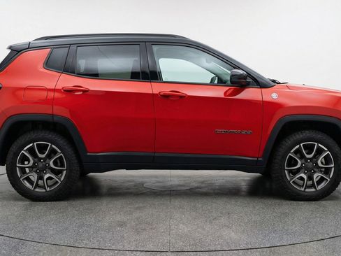 Used 2025 Jeep Compass Trailhawk image 11