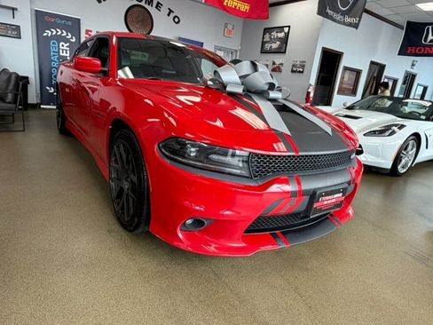 Used 2017 Dodge Charger R/T RWD image 3