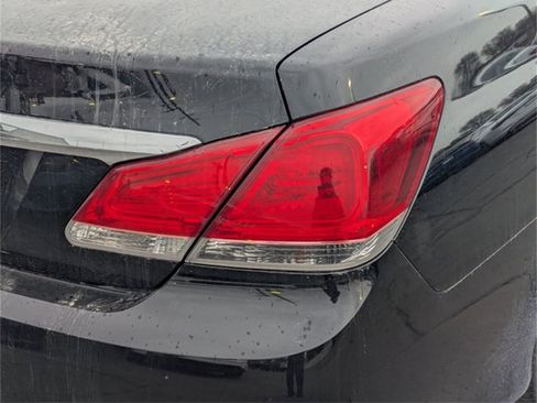 Used 2011 Toyota Avalon Limited image 4