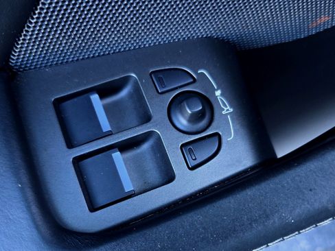 Used 2016 Jaguar F-TYPE R image 93