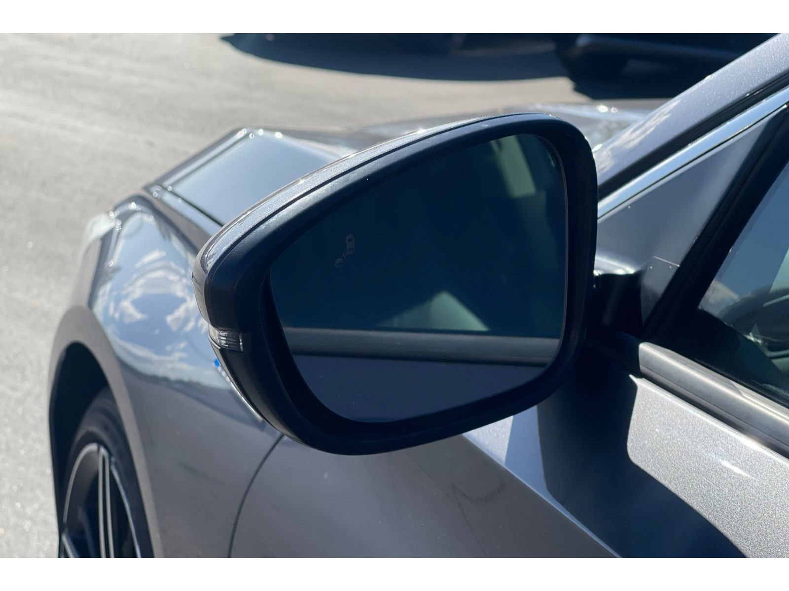 Used 2021 Honda Accord Touring image 11