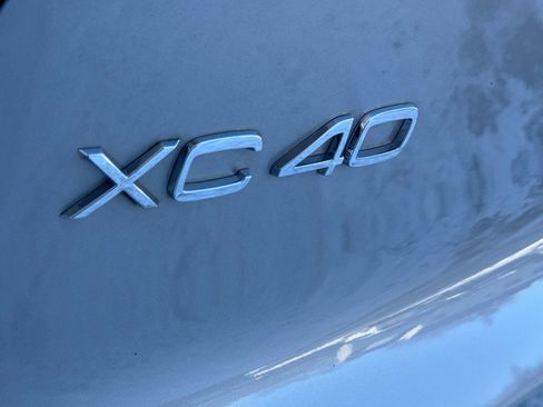 Used 2024 Volvo XC40 B5 Plus image 14