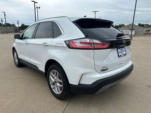 Certified 2024 Ford Edge SEL w/ Convenience Package AWD/4WD image 3