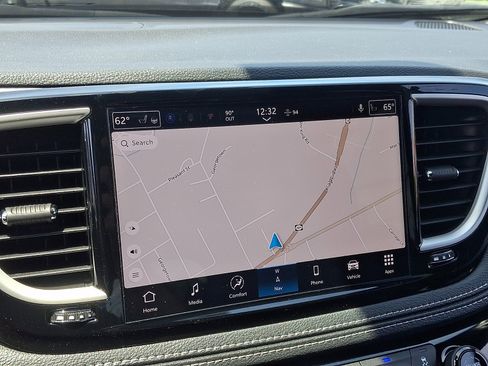 New 2027 Chrysler Pacifica Select FWD image 15
