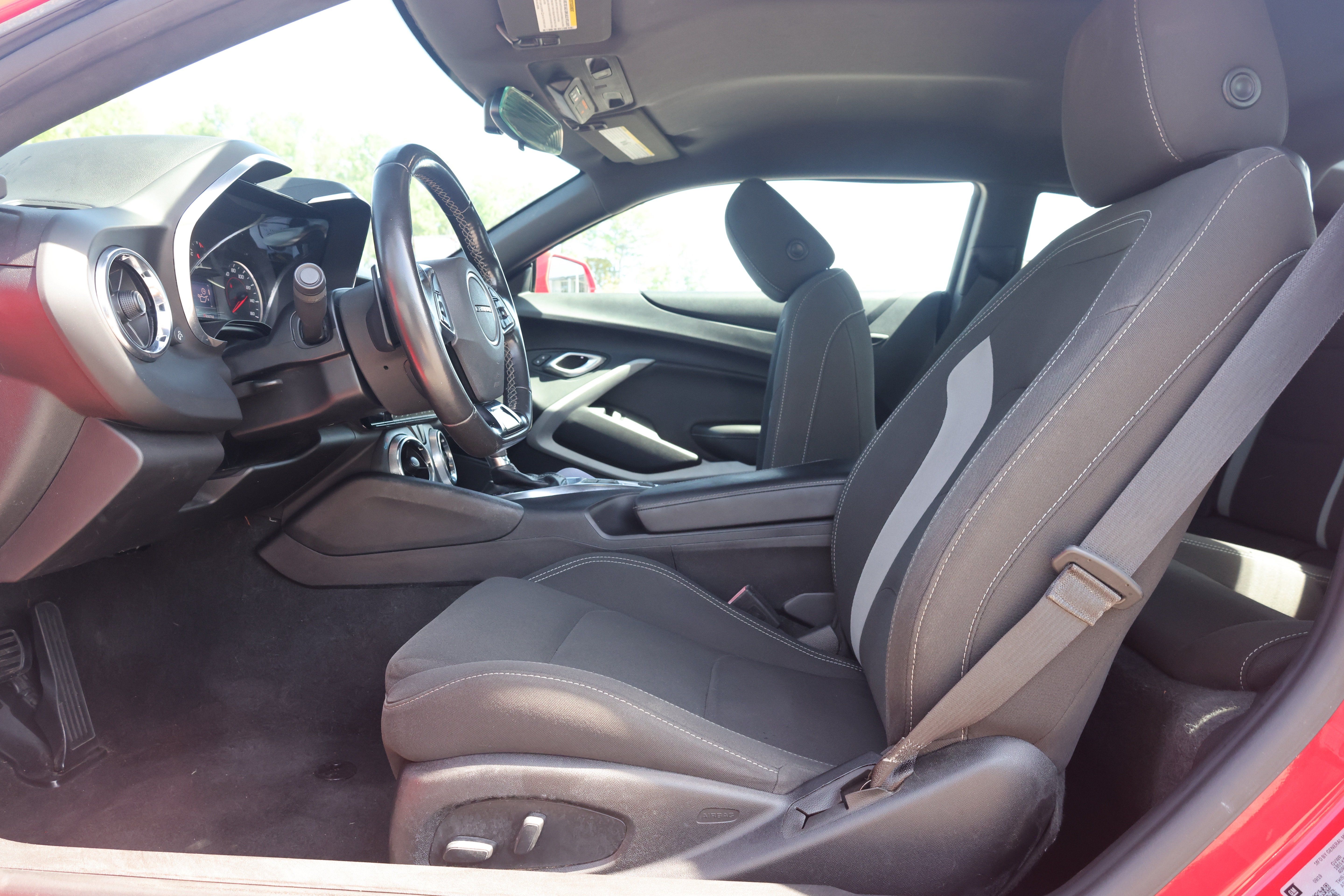 Used 2020 Chevrolet Camaro LT RWD image 7