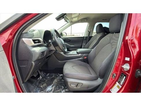 Certified 2025 Toyota Highlander LE AWD/4WD image 16