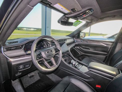 Used 2023 Jeep Grand Cherokee L Overland w/ Rear Seat Video Group I AWD/4WD image 18