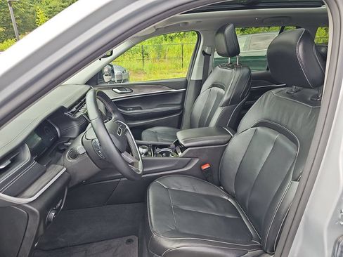 Used 2022 Jeep Grand Cherokee Limited AWD/4WD image 10