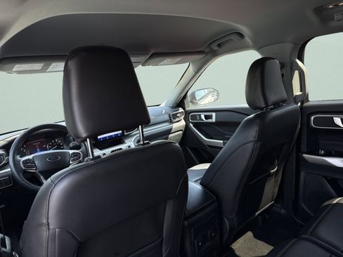 Used 2023 Ford Explorer XLT w/ Equipment Group 202A image 27