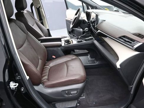Certified 2024 Toyota Sienna Platinum image 36