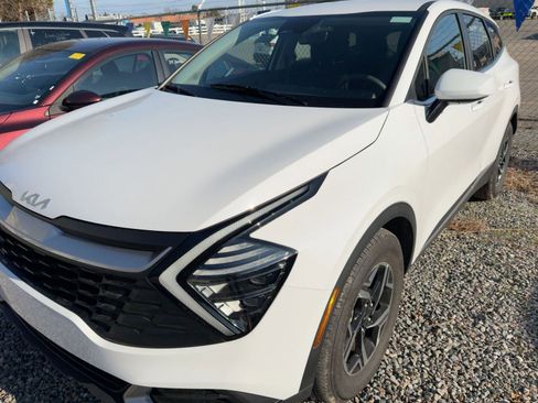 Used 2025 Kia Sportage LX image 4