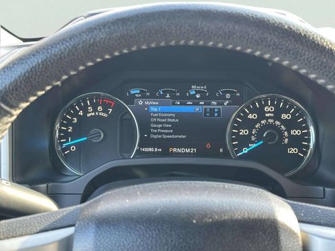 Used 2015 Ford F150 Lariat w/ Equipment Group 502A Luxury AWD/4WD image 22