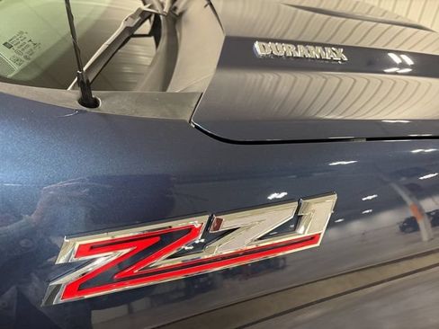 Used 2022 Chevrolet Silverado 1500 LTZ w/ LTZ Premium Package AWD/4WD image 3