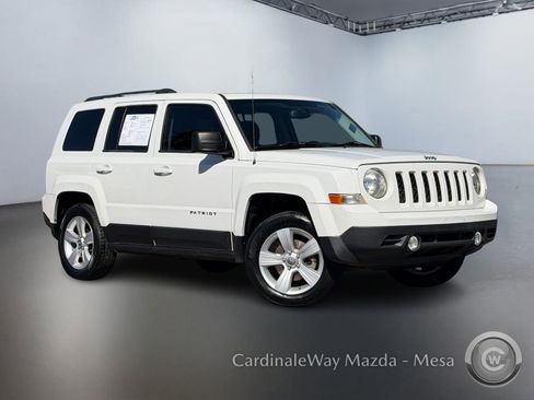 Used 2017 Jeep Patriot Latitude AWD/4WD image 2