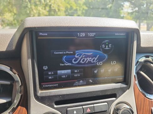 Used 2014 Ford F250 Lariat w/ Lariat Interior Package image 28