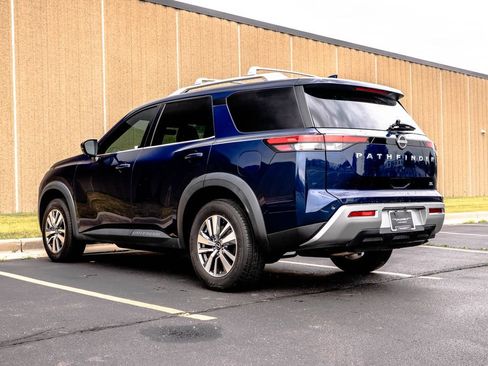 Used 2023 Nissan Pathfinder SL FWD image 7