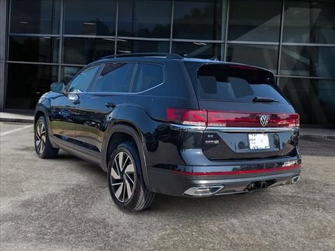 Used 2025 Volkswagen Atlas SE AWD/4WD image 4