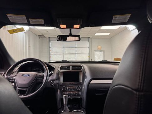 Used 2017 Ford Explorer XLT w/ Equipment Group 202A image 21