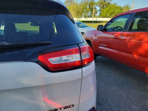 Used 2017 Jeep Cherokee Limited image 18