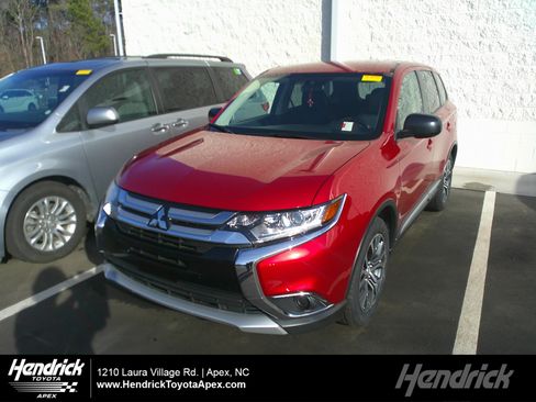Used 2018 Mitsubishi Outlander ES image 1
