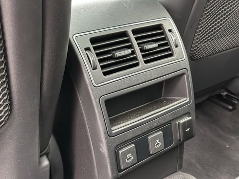 Used 2024 Jaguar F-PACE R-Dynamic S image 23