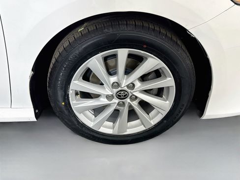 Used 2021 Toyota Camry LE FWD image 31