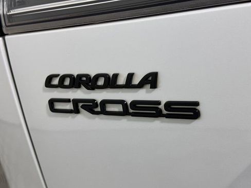 Used 2024 Toyota Corolla Cross AWD Hybrid w/ Convenience Package image 32